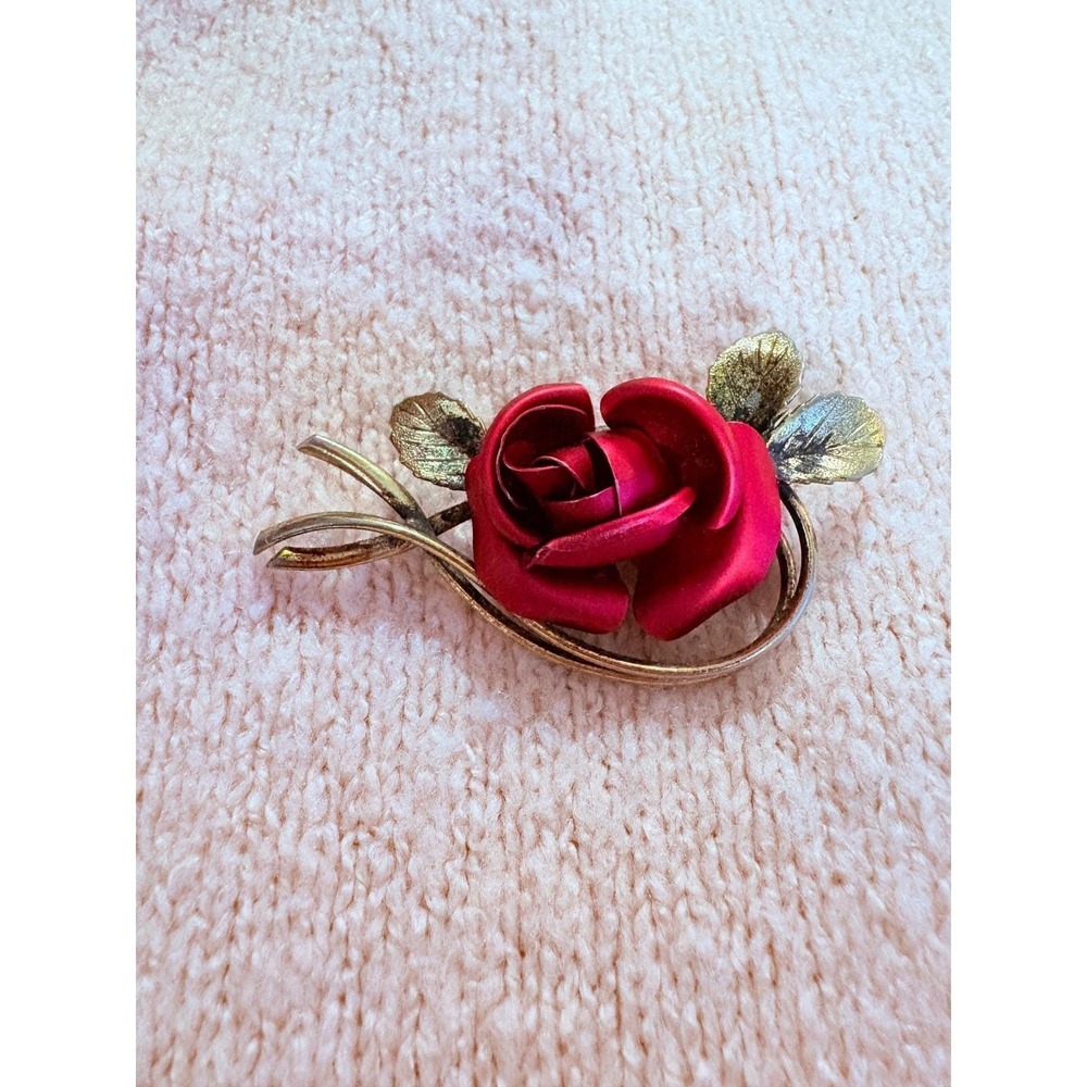 Vintage Red Metal Rose Brooch Antiqued Gold Tone Floral‎ Stem Pin 2 Inch